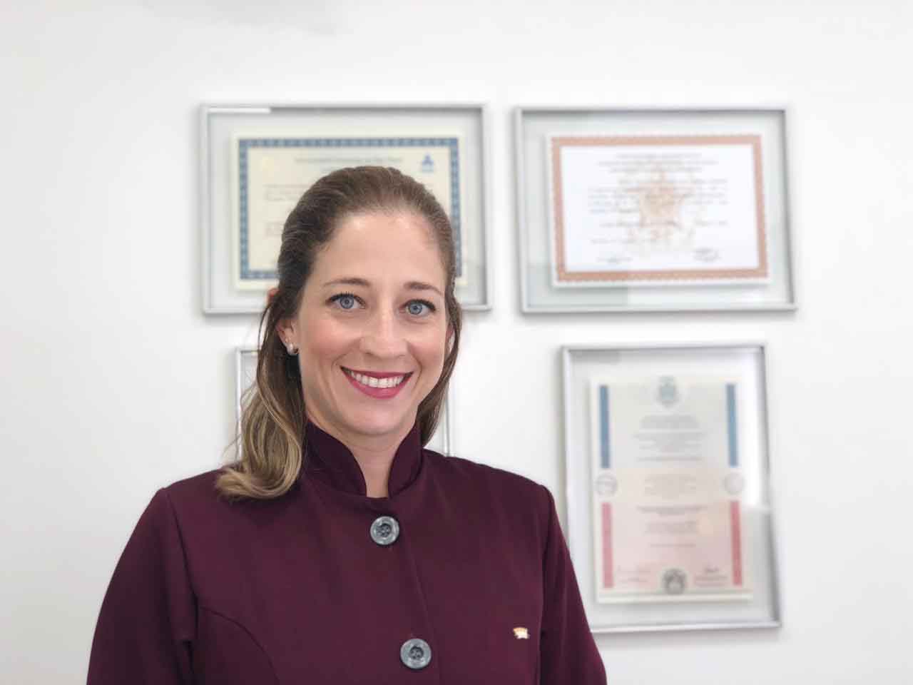 Dra. Aline Simões Guzzi de Almeida